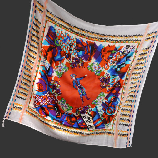 Withe and sunflower keffyeh with vintage silk foulard “parade” on a blue and red background. Unsigned. Composition: 50% CO 40%SE 10%WO Fabric: cotton jacquard, silk scarf and wool handmade embroidery Dimension: 120 x 120 Please take care of washing instructions.